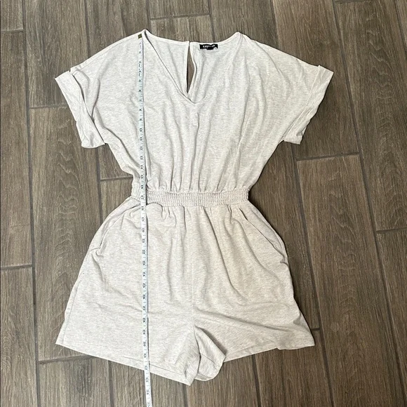 Express women’s cream Romper with Elastic Waist, size small. - Picture 3 of 8